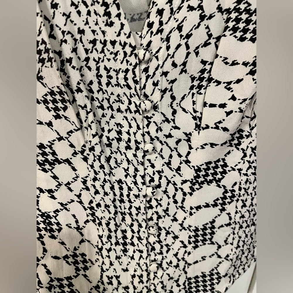 LEAVING CLOSET!Accepting almost any offer! WORN ONCE - FREE PEOPLE PATTERNED TOP - Picture 7 of 9